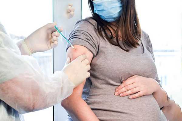 Pediatri e ginecologi, subito vaccino a donne incinte e bimbi. 'Possibili rischi gravi'