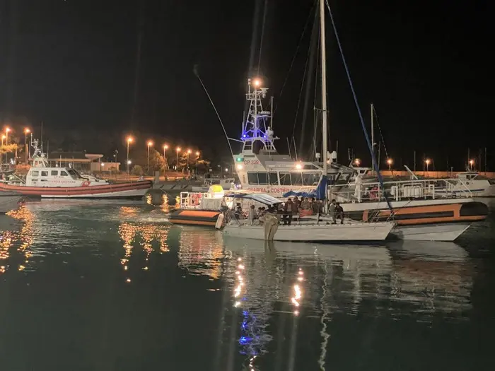 Migranti: nuovo sbarco nella Locride, arrivati in 80. Soccorsi al largo da Guardia costiera