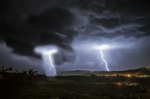 Meteo: Weekend poco tranquillo con raffica di temporali. Ecco l’evoluzione con i dettagli