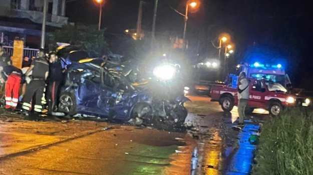 Drammatico incidente stradale a Isola Capo Rizzuto: bilancio due morti, è grave un terzo giovane