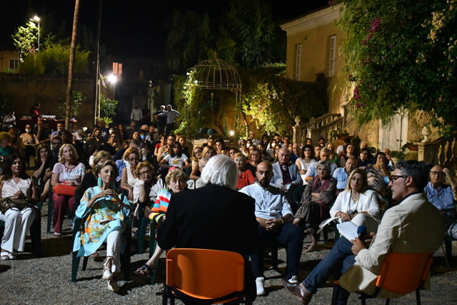 Giuseppe Conte «A Palazzo con lo Scrittore». Ospite della rassegna a Villa Cefaly Pandolphi