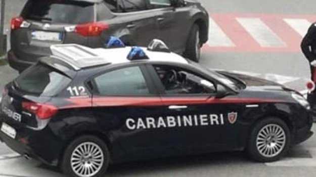 Donna aggredita in Calabria e percossa, quattro arresti nel Napoletano