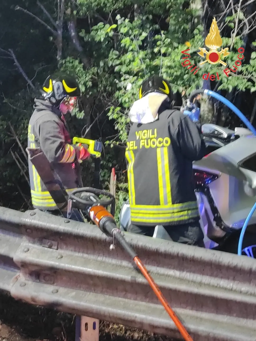 Marcellinara, SS280 incidente mortale, auto finisce fuori strada. Intervento dei Vvf