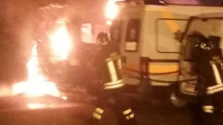 Incendiata ambulanza Croce rossa a Reggio Calabria