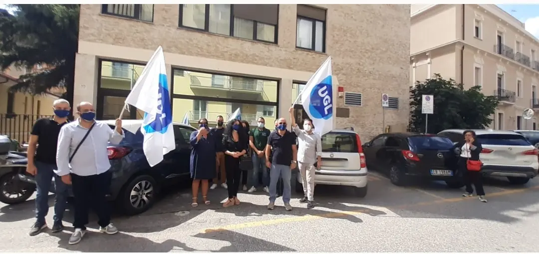 Flash Mob sede INPS Catanzaro applicazione clausola sociale contact center