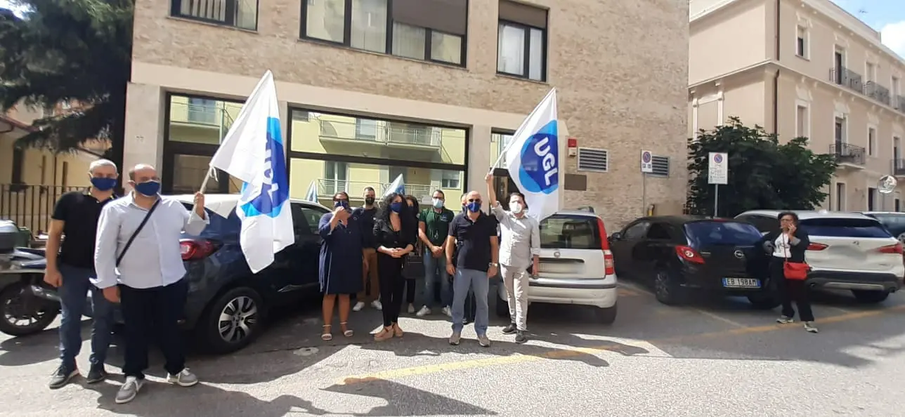 Flash Mob sede INPS Catanzaro applicazione clausola sociale contact center