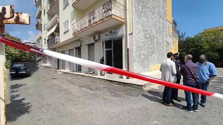 Calabria, agguato in agenzia funebre, 5 colpi,di pistola 7.65, ucciso titolare