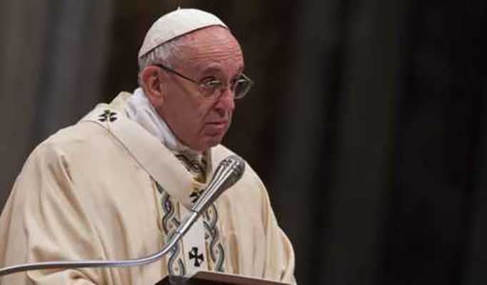 Papa Francesco: famiglia sia aperta a vita,non discrimini fragili e poveri