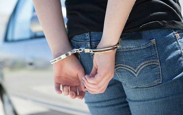 Droga: 24enne arrestata per detenzione e spaccio a Catanzaro