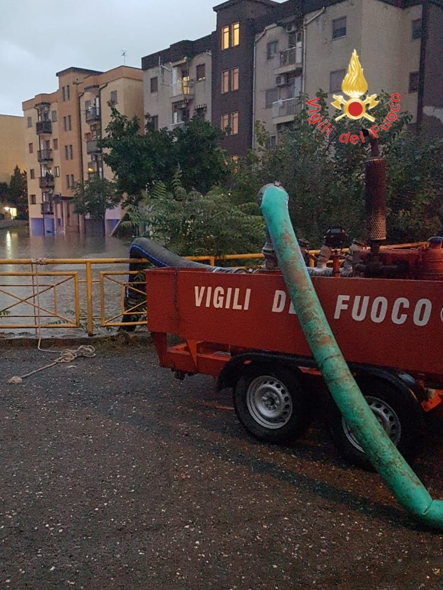 Maltempo: i Vvf impegnati in tanti comuni per allagamenti. Foto e Video