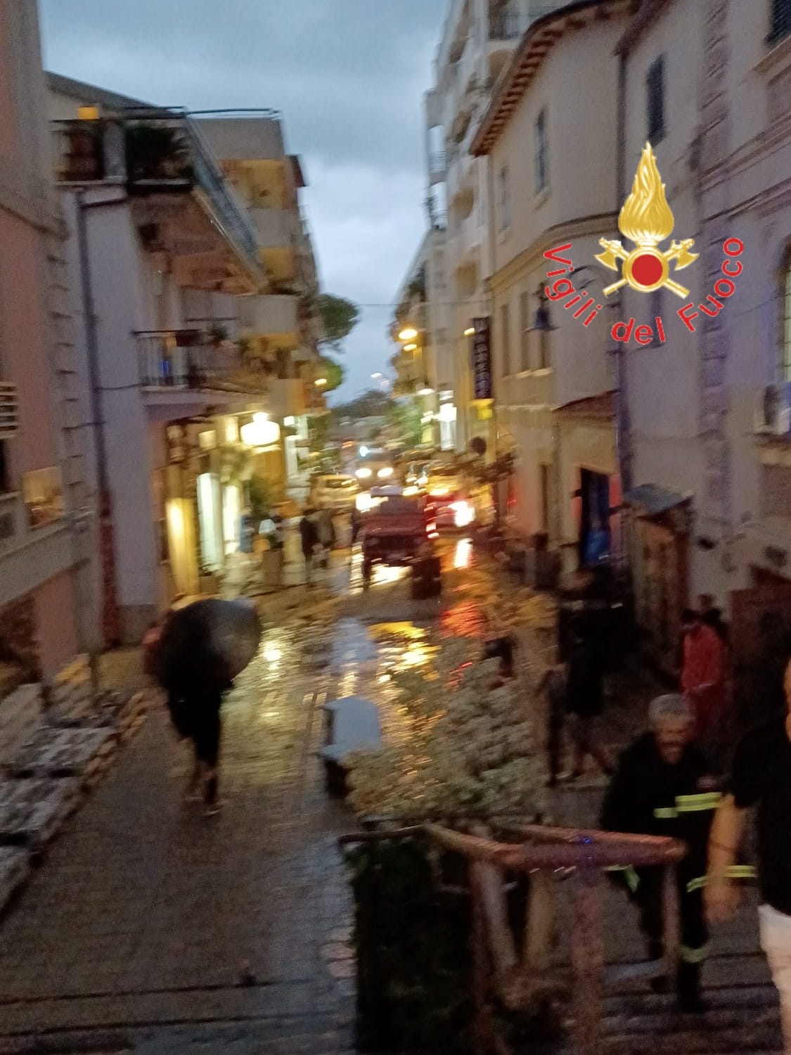 Maltempo: i Vvf impegnati in tanti comuni per allagamenti. Foto e Video