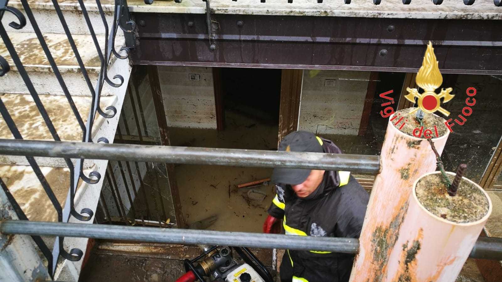 Maltempo: i Vvf impegnati in tanti comuni per allagamenti. Foto e Video