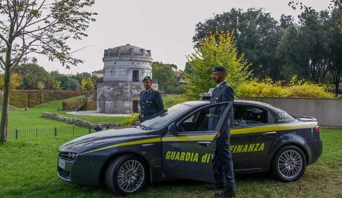 Frode fiscale, Gdf confisca 200mila euro a un imprenditore