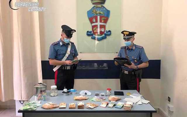 Droga: arrestato insegnante in Calabria, in casa 60mila euro