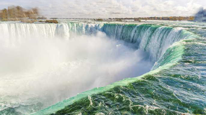 Poesie. Walter Perri: “L'irrealtà dei sensi”