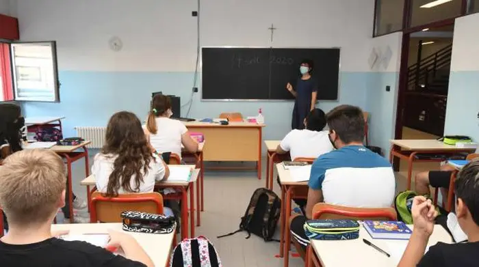 Scuola, aumentano positivi,si pensa a 'micro bolle'