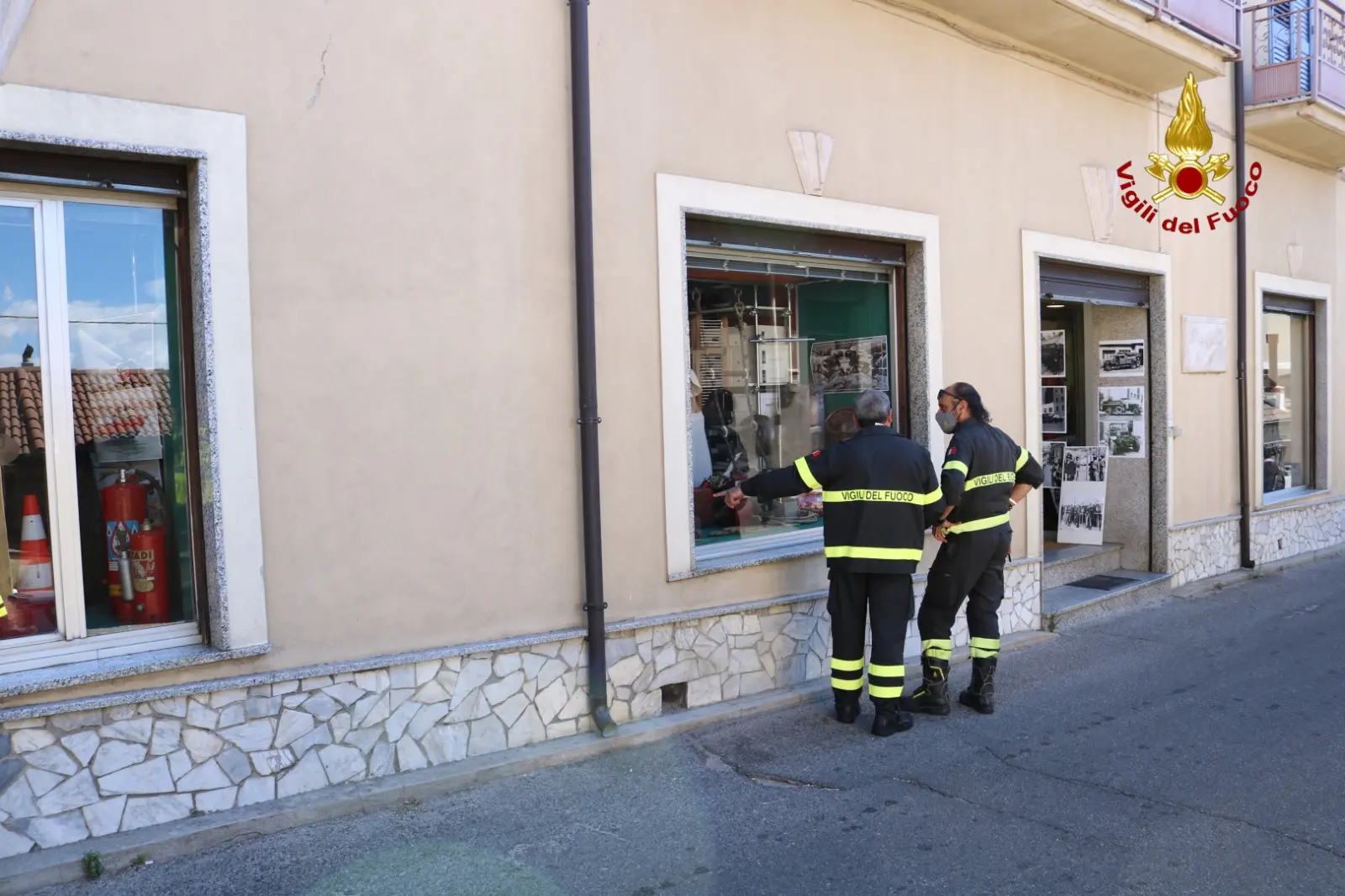 Mostra storica a Sersale per ringraziare i vigili del fuoco ( Foto )