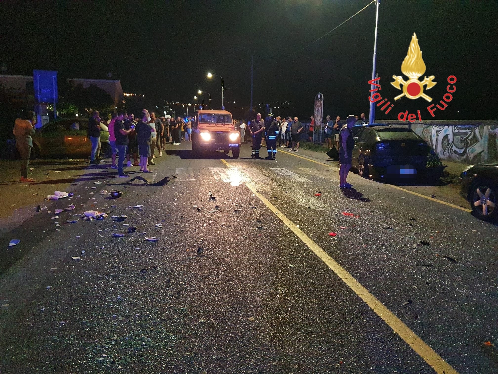 Catanzaro, incidente stradale. 3 le vetture coinvolte, bilancio 2 feriti. Intervento dei Vvf.