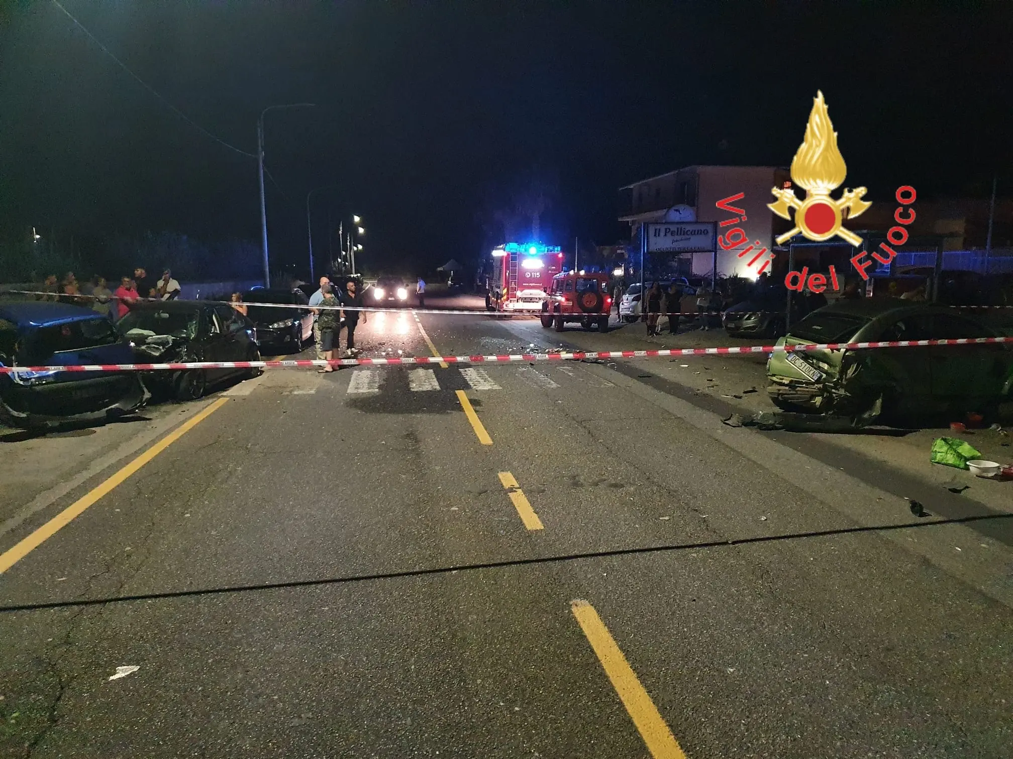 Catanzaro, incidente stradale. 3 le vetture coinvolte, bilancio 2 feriti. Intervento dei Vvf.