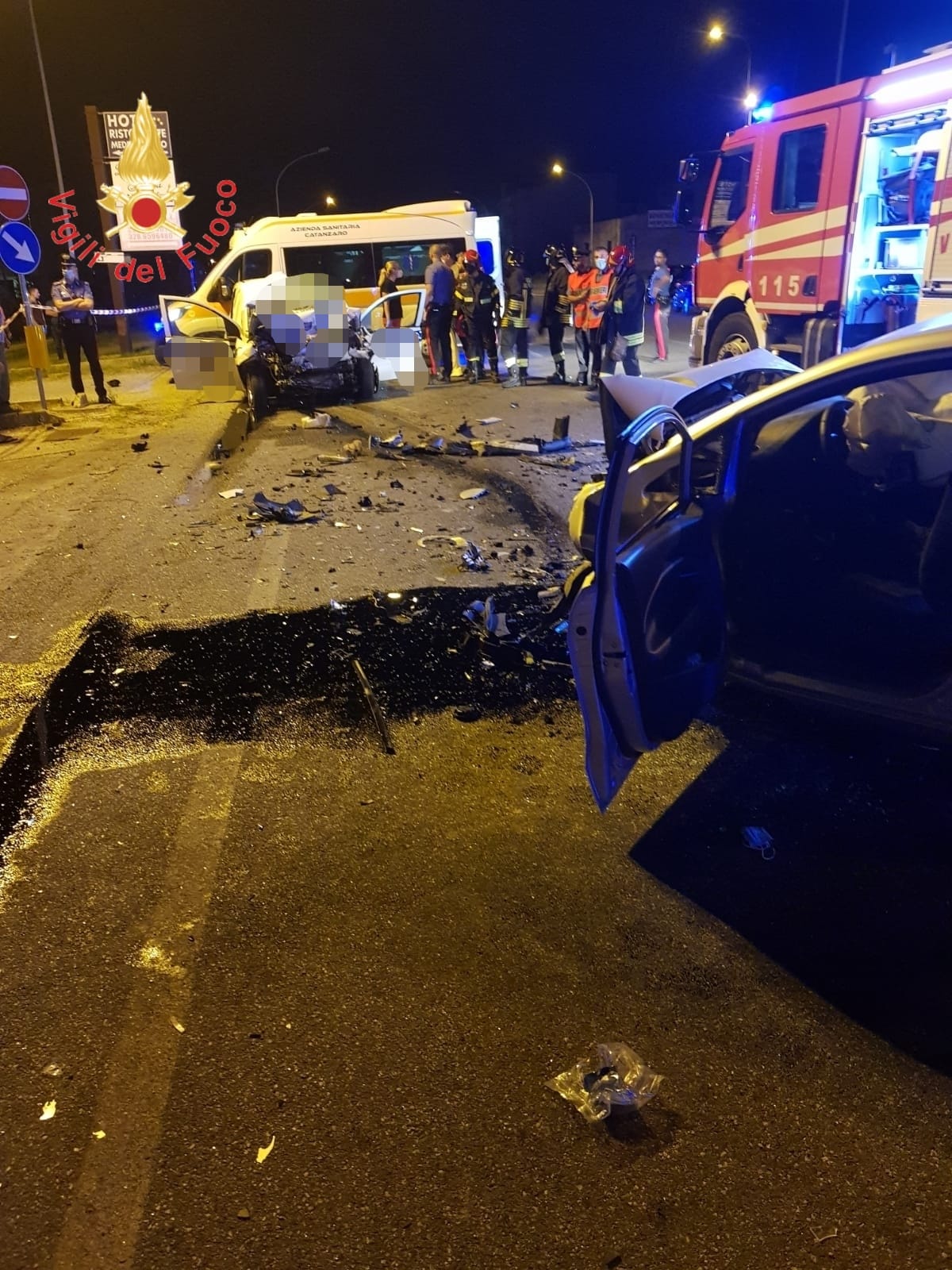 Incidenti mortali. Sella Marina. SS106, scontro frontale causa due morti e un ferito grave.