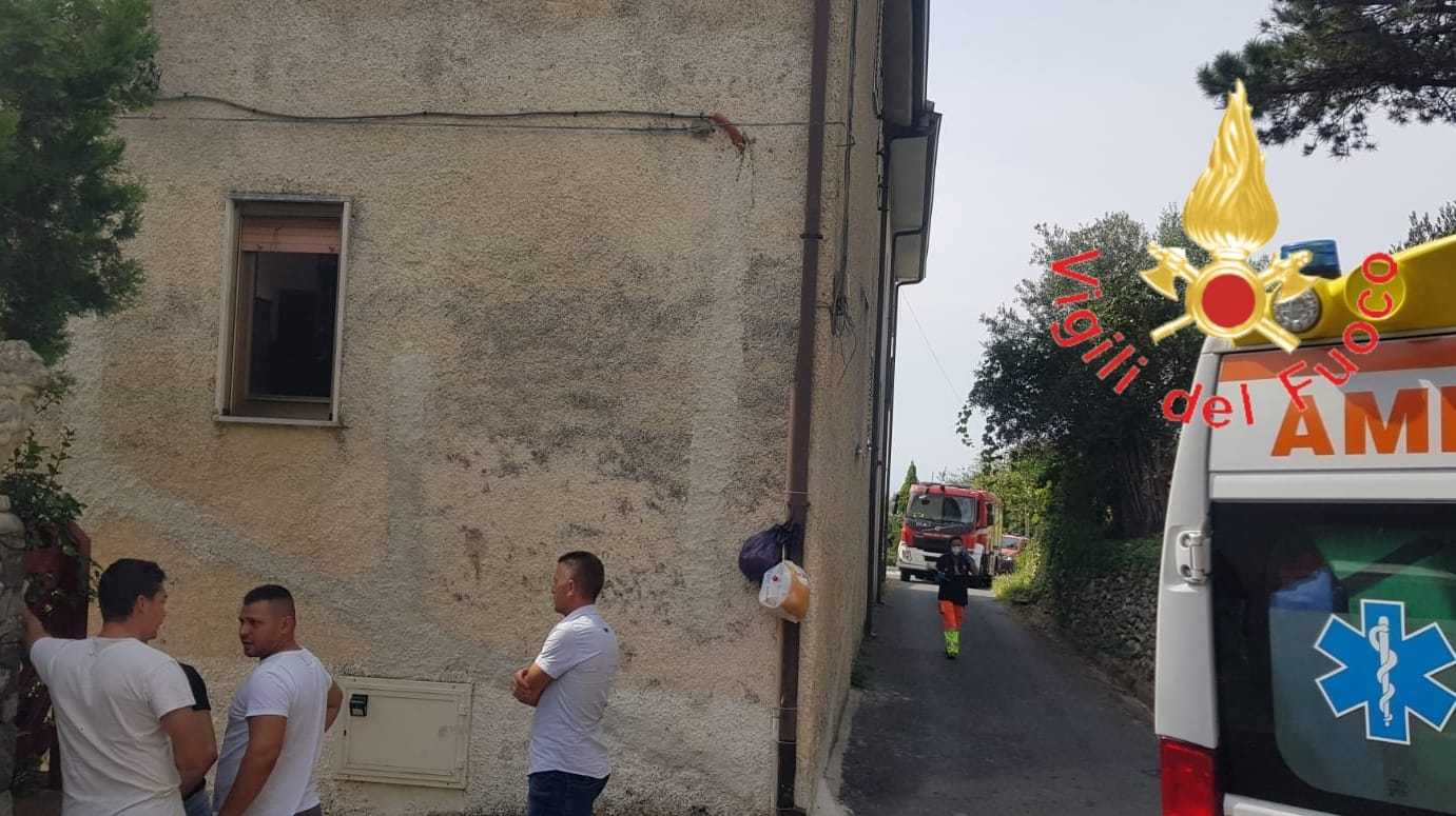 Tragedia in Calabria, 4 uomini trovati morti per esalazioni mosto e 1 donna grave. Intervento dei Vvf