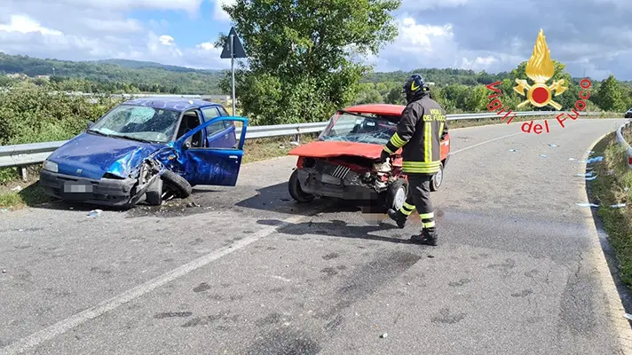 Incidenti Stradali. Decollatura-Soveria Mannelli, SP66 scontro tra 2 auto, bilancio 2 feriti. Interventi dei Vvf e elisoccorso