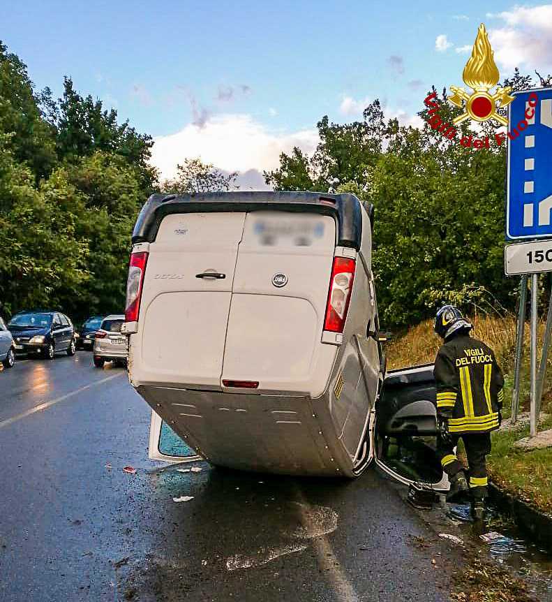 Incidenti Stradali. Scontro frontale tra due vetture, bilancio 4 feriti uno grave. InterventO dei Vvf ed elisoccorso