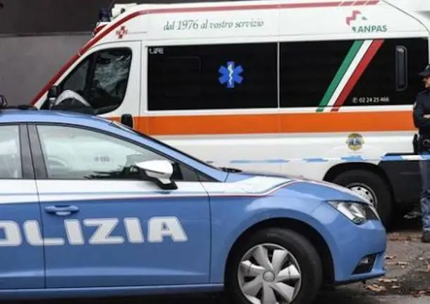 Incidenti stradali: SS106 scontro con impatto frontale tra due auto, morto ventunenne