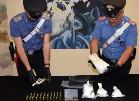 Droga: coniugi nascondevano in casa 1,2 kg di cocaina, arresti