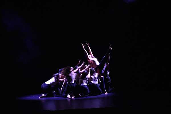 Il Liceo Coreutico “Tommaso Campanella” danza al Teatro Comunale di Soverato In “punta di ali” . Foto