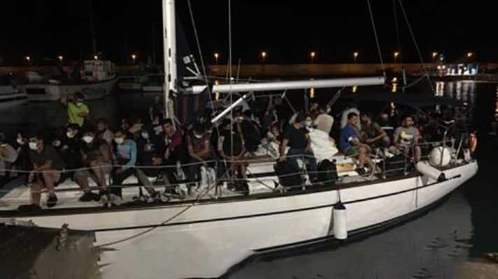 Migranti: ancora uno sbarco nella Locride, giunti in 72. Soccorsi al largo dello Ionio, erano a bordo di un veliero