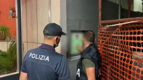 Cosenza. Maltratta anziana parente per impossessarsi casa, allontana