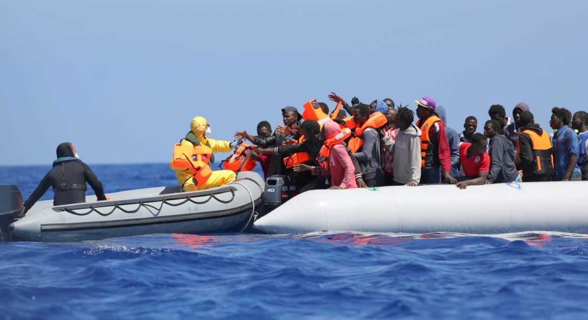 Barconi alla deriva, 500 migranti sulle navi delle Ong
