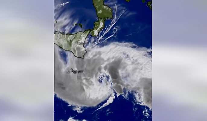 Allerta Meteo: Ecco la traiettoria aggiornata dell'uragano medicane poi su Calabria Ionica-catanzarese. Video