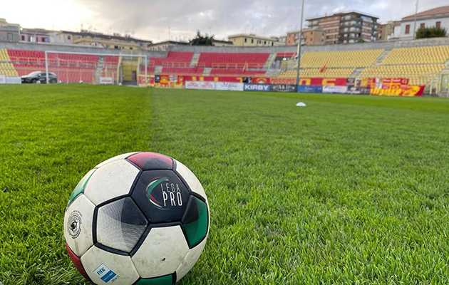 Calcio. Catanzaro-Messina posticipata inizio alle ore 20.00.