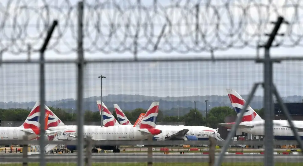 Allarme per variante in Sudafrica, londra vieta i viaggi.