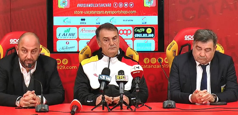 Catanzaro calcio, ecco la presentazione del tecnico Vincenzo Vivarini. Video