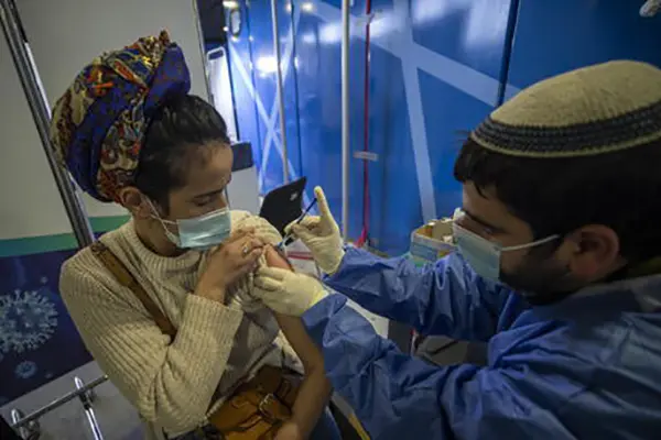 Israele, a 5 mesi da booster immunità alta. Shahar, vaccino copre da Omicron. Immunizzati 100mila bambini