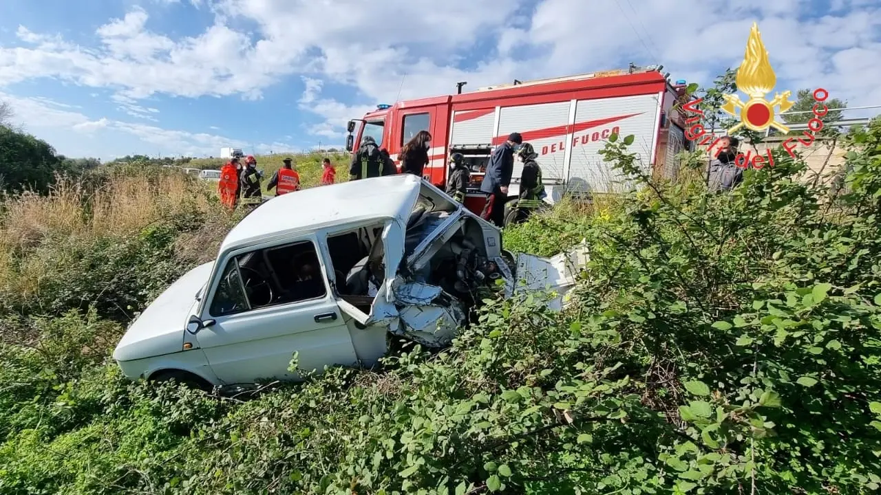 Incidenti mortali. Ancora morti sulla SS106 ora SP153, impatto violento tra due auto, un deceduto
