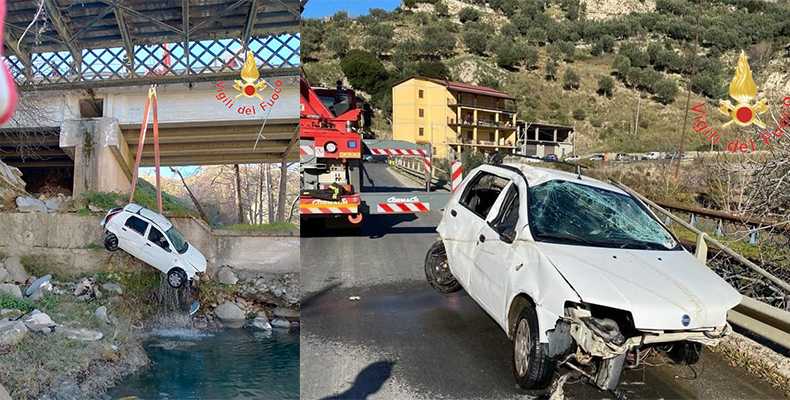 Incidenti mortali. Calabria: auto giù nell'alveo del fiume Soleo, morto il conducente. Intervento dei Vvf. Foto-Video