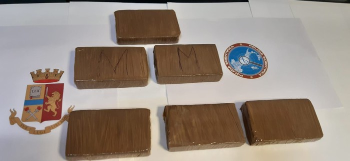 Droga: Crotone in auto con tre chilogrammi di eroina, arrestato