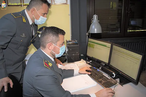 Blitz Gdf contro pirateria su pay tv, 20 indagati. "Oltre 500mila utenti" Leggi i dettagli