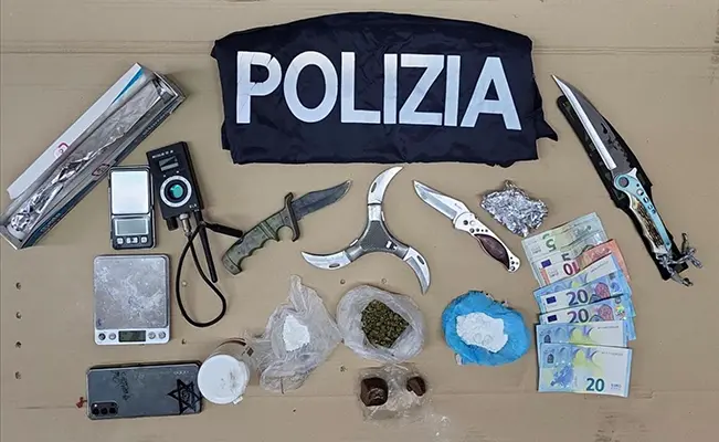 Vivo Valentia. Droga: cocaina, hascisc e marijuana in casa, arrestato 49enne.