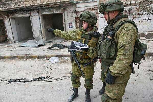 Mosca pensa al ritiro dei soldati in Ucraina ma la Nato smentisce: “Nessun segno di distensione”