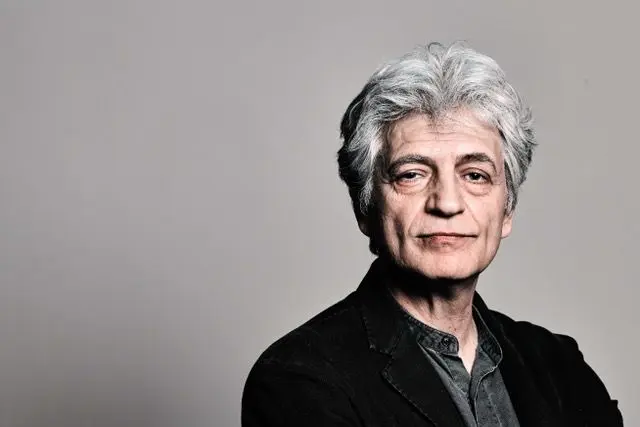 Questa sera, al Teatro Politeama di Catanzaro, Fabrizio Bentivoglio in "Così fan tutte"