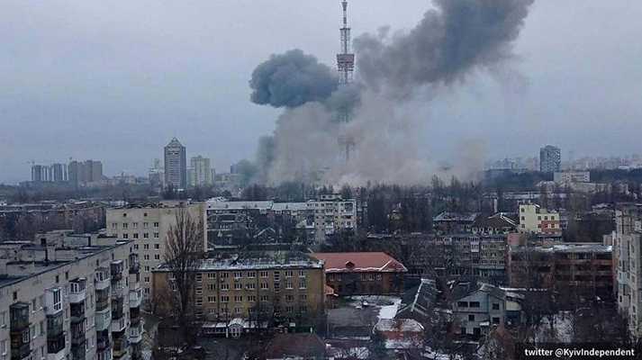 Ucraina, Mosca attacca la torre della tv di Kiev. In Ucraina 44,13 milioni di abitanti "rischio evacuazione incontrollabile"