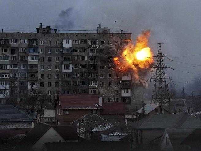 Guerra Ucraina-Russia. Notte di terrore, Bombe vicino Kiev, allarmi in varie città