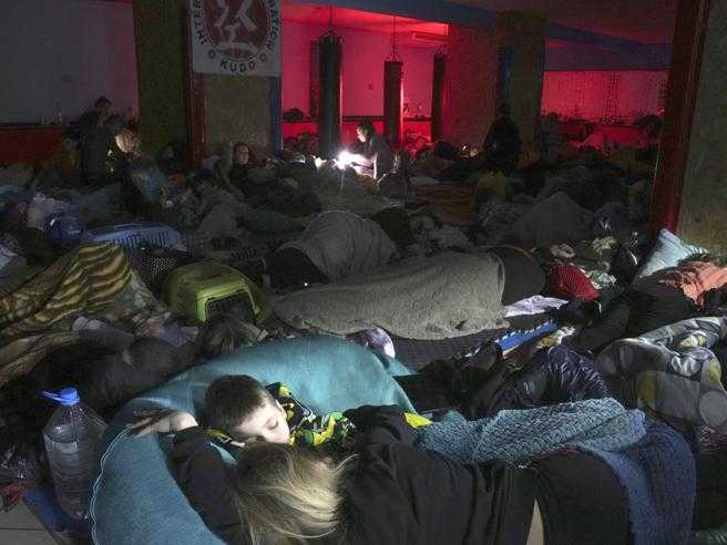 Guerra. Il teatro-rifugio resiste, 130 in salvo. "Mosca dice possiamo prevenire un default"