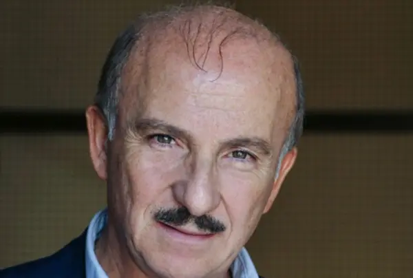 Carlo Buccirosso a Catanzaro racconta “La rottamazione di un italiano perbene”