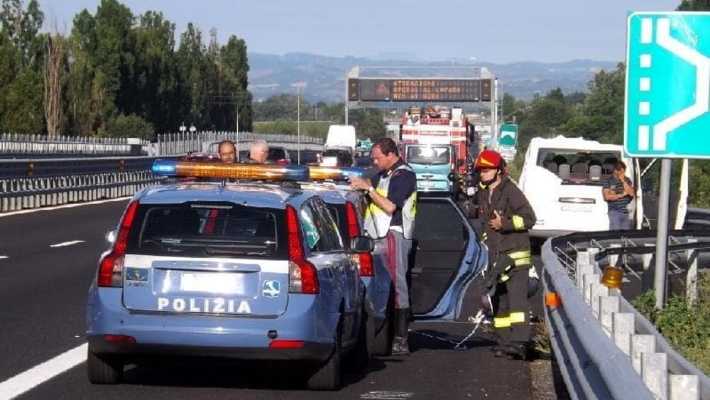 Incidenti stradali: Cosentino investito su A14 Abruzzo, è grave